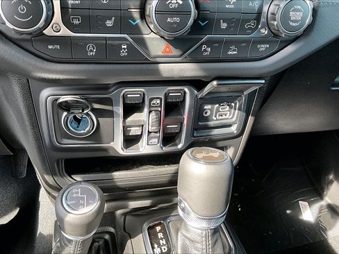 New 2026 Jeep Wrangler Unlimited Sahara AWD/4WD image 20