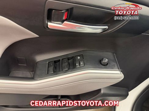 Certified 2022 Toyota Highlander XLE image 8