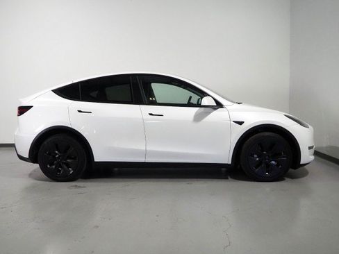 Used 2023 Tesla Model Y Long Range AWD/4WD image 6