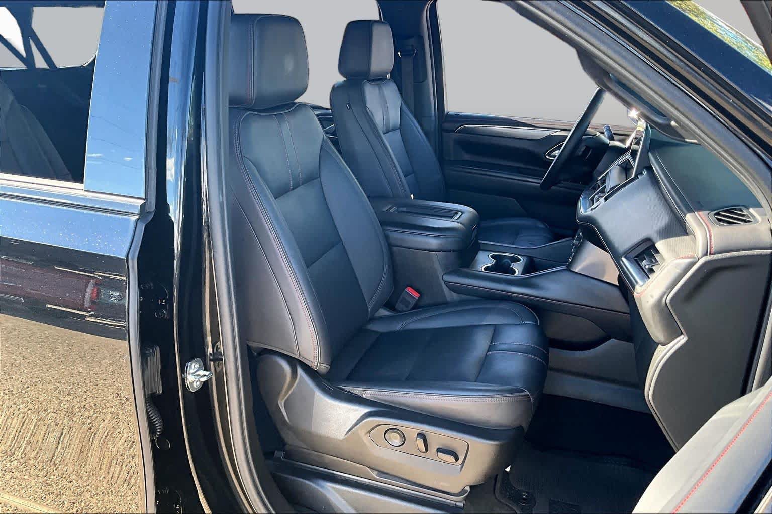 Used 2023 Chevrolet Suburban RST w/ Luxury Package AWD/4WD image 9