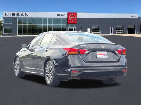 Used 2023 Nissan Altima 2.5 SV FWD image 5