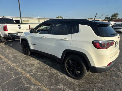 Used 2018 Jeep Compass Latitude FWD image 4