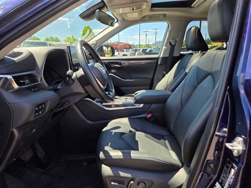 Used 2024 Toyota Highlander Limited AWD/4WD image 24