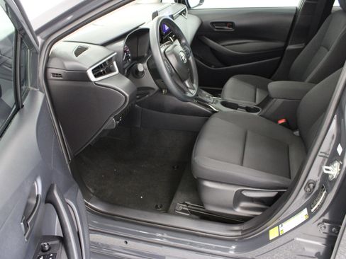 Used 2025 Toyota Corolla LE FWD image 14