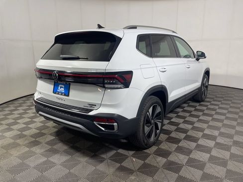 New 2026 Volkswagen Taos SE AWD/4WD image 7