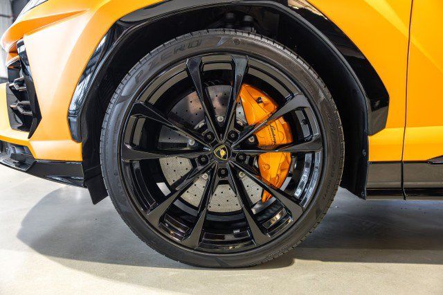 Used 2022 Lamborghini Urus AWD/4WD image 27