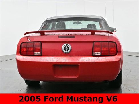 Used 2005 Ford Mustang Convertible image 6