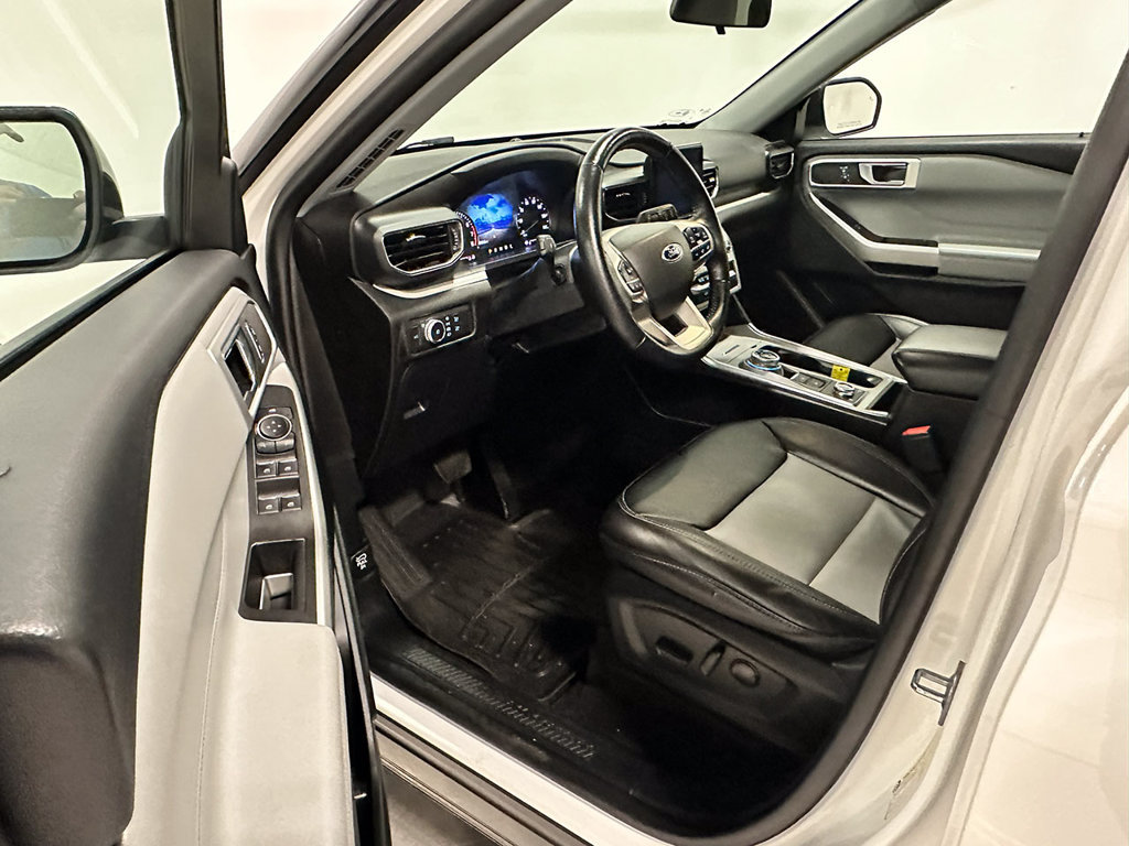 Used 2022 Ford Explorer XLT w/ Equipment Group 202A AWD/4WD image 21