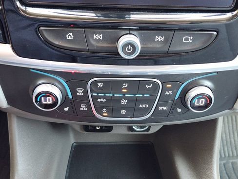 Used 2018 Chevrolet Traverse LT AWD/4WD image 21