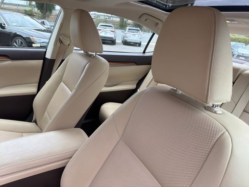 Used 2018 Lexus ES 350 w/ Navigation System Package image 8