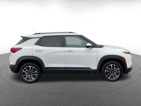 Used 2025 Chevrolet TrailBlazer LT w/ Driver Confidence Package image 16