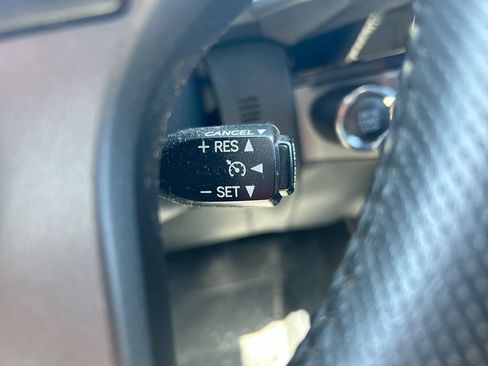 Used 2017 Toyota Tacoma TRD Off-Road w/ Premium & Technology Package RWD image 17
