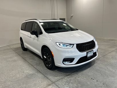 New 2026 Chrysler Pacifica Limited w/ S Appearance Package