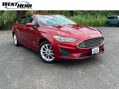 Used 2019 Ford Fusion SE FWD image 1