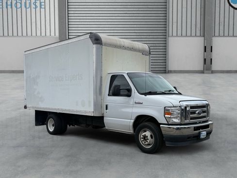 Used 2022 Ford E-350 and Econoline 350 Super Duty w/ Power Windows & Locks Group image 2