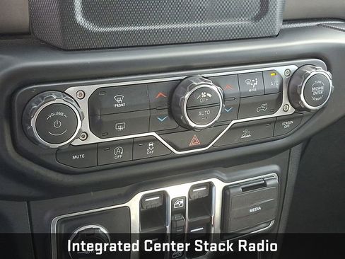 Used 2021 Jeep Gladiator Sport image 16