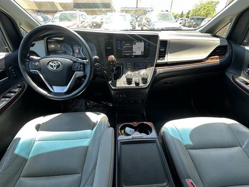 Used 2017 Toyota Sienna Limited Premium AWD/4WD image 12