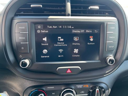 Used 2025 Kia Soul LX w/ LX Technology Package FWD image 20