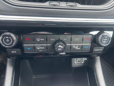 Used 2024 Jeep Compass Trailhawk AWD/4WD image 25