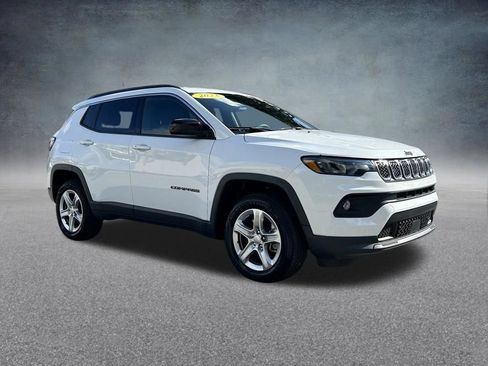 Used 2023 Jeep Compass Latitude AWD/4WD image 3