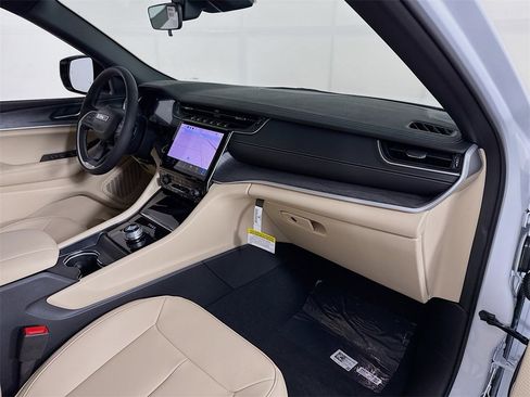 New 2025 Jeep Grand Cherokee Limited image 32