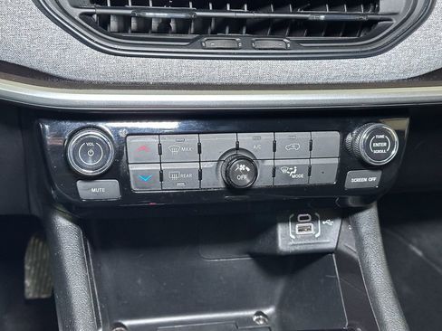 Used 2024 Jeep Compass Latitude image 38