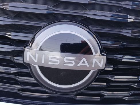 Used 2022 Nissan Rogue S AWD/4WD image 2