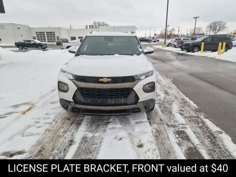 Used 2023 Chevrolet TrailBlazer ACTIV image 2