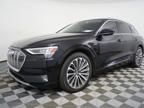 Used 2019 Audi e-tron Prestige w/ Prestige Package image 8