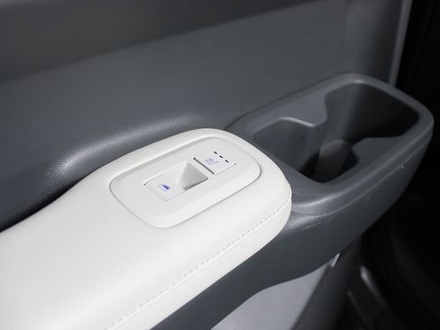 Used 2025 Hyundai Santa Fe Limited image 40