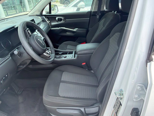 Used 2023 Kia Sorento LX FWD image 3