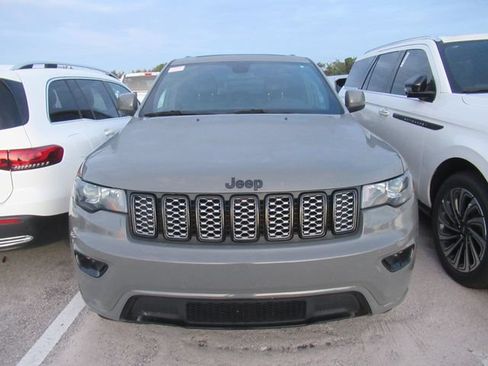 Used 2021 Jeep Grand Cherokee Laredo X AWD/4WD image 2