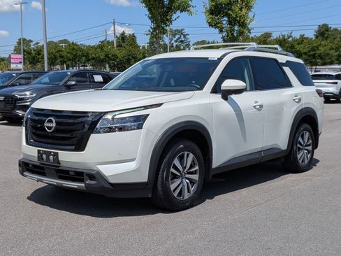 Used 2023 Nissan Pathfinder SL w/ Black Appearance Package AWD/4WD image 7