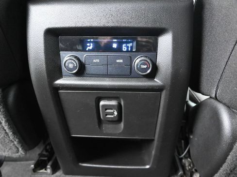 Used 2019 Chevrolet Traverse LT AWD/4WD image 19