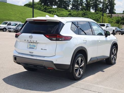 Certified 2025 Nissan Rogue SL w/ Tech Package AWD/4WD image 5