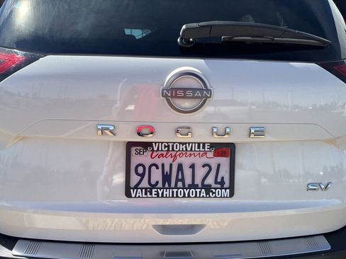 Used 2023 Nissan Rogue SV image 7