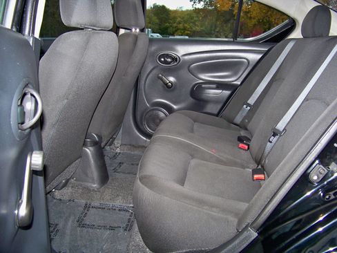 Used 2019 Nissan Versa S image 38