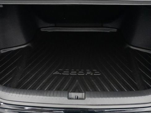 Certified 2025 Honda Accord SE image 9