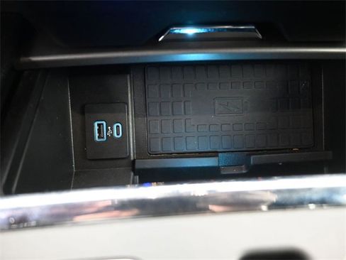 Used 2021 Ford Expedition XLT image 4