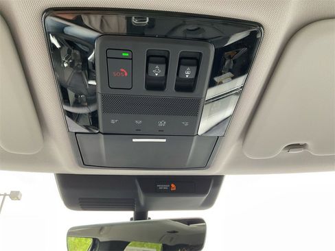 New 2025 Mitsubishi Outlander SE image 31