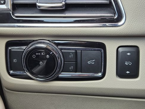 Used 2019 Lincoln Navigator Reserve image 23