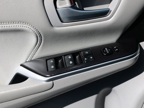 Used 2017 Toyota Camry XLE w/ Moonroof Package image 47