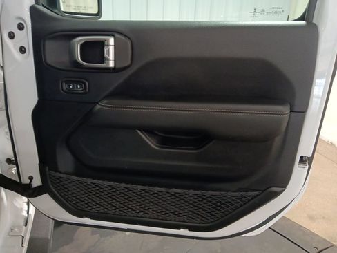 Used 2019 Jeep Wrangler Unlimited Sahara w/ Quick Order Package 24M Moab image 21