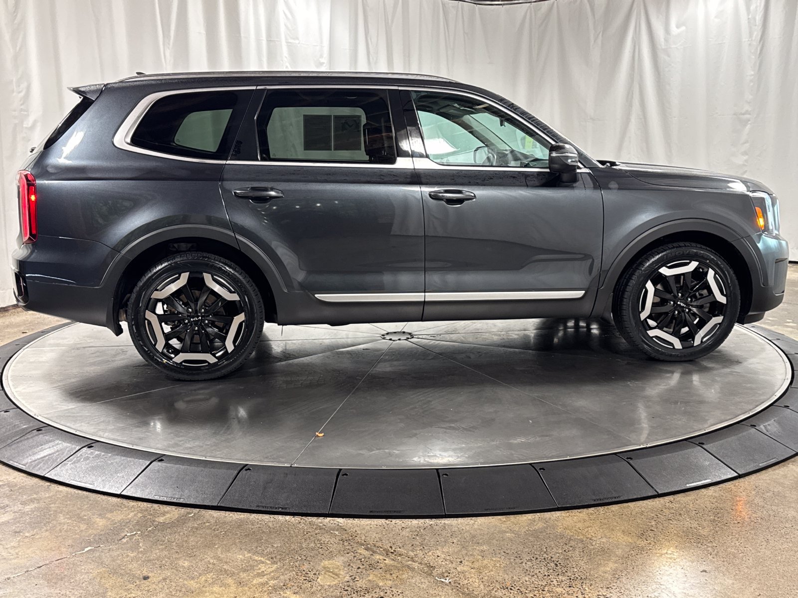 Used 2023 Kia Telluride S AWD/4WD image 6