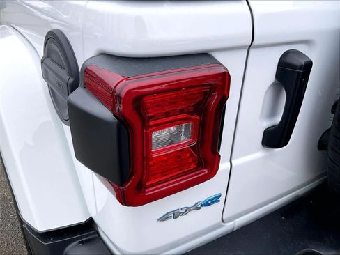 Used 2022 Jeep Wrangler Unlimited Sahara w/ Cold Weather Group image 35