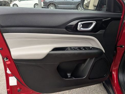 Used 2025 Jeep Compass Limited image 15