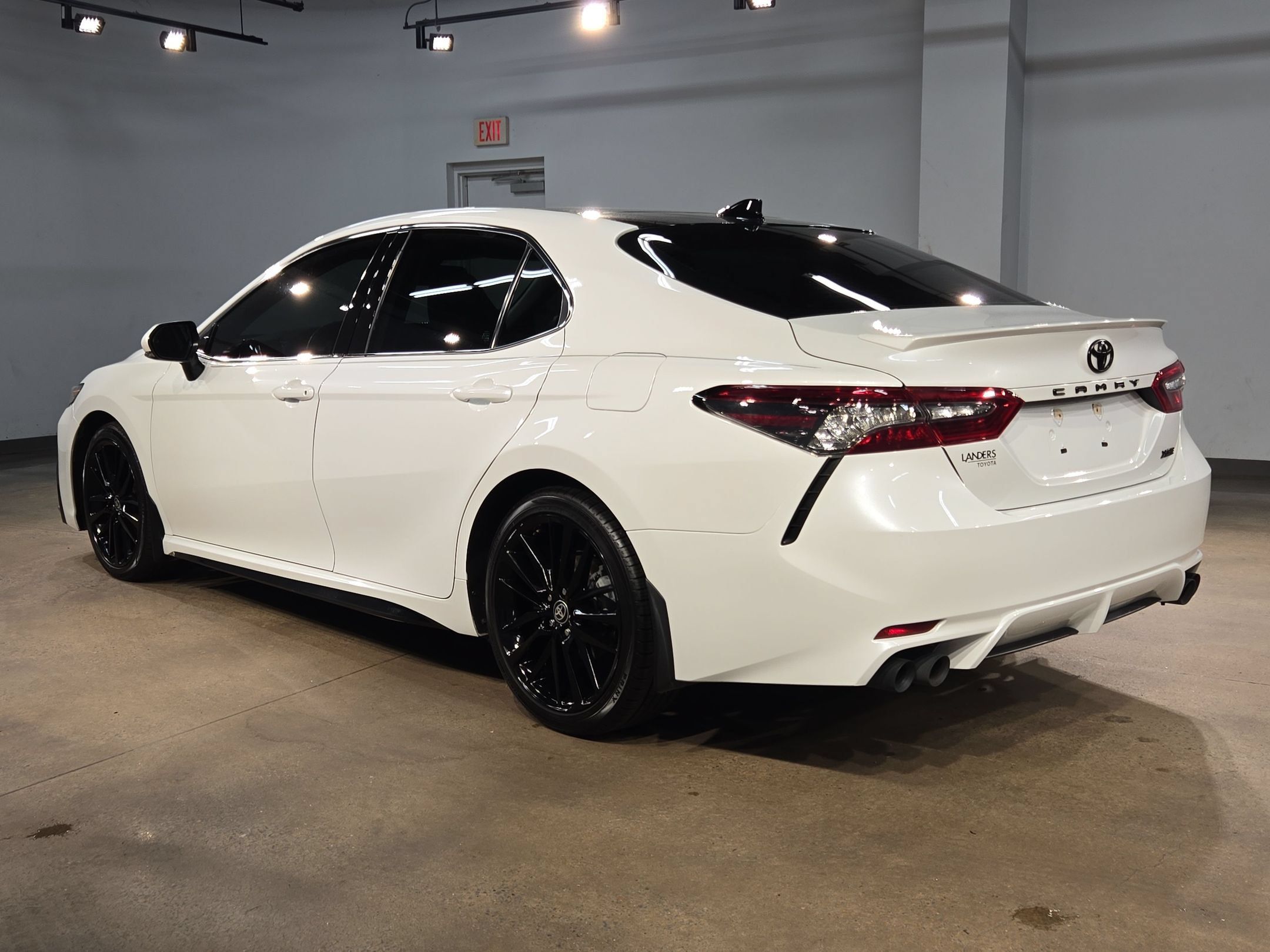 Used 2021 Toyota Camry XSE FWD image 5