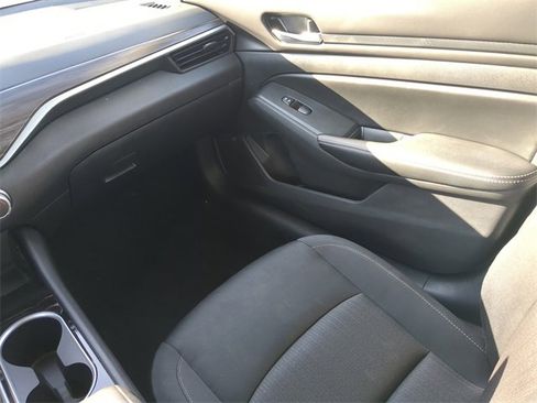 Used 2024 Nissan Altima 2.5 SV image 18