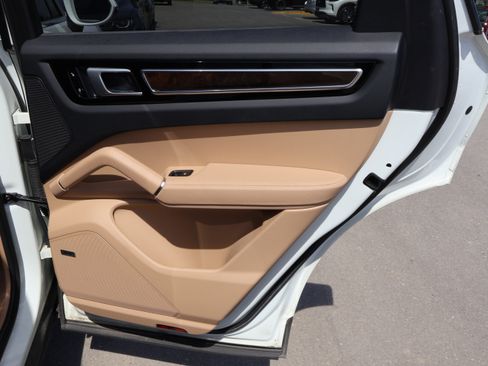 Used 2019 Porsche Cayenne SUV AWD image 11