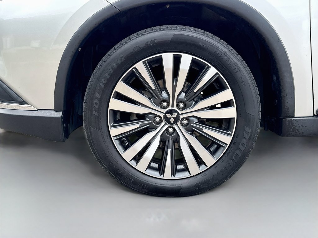 Used 2020 Mitsubishi Outlander ES FWD image 33